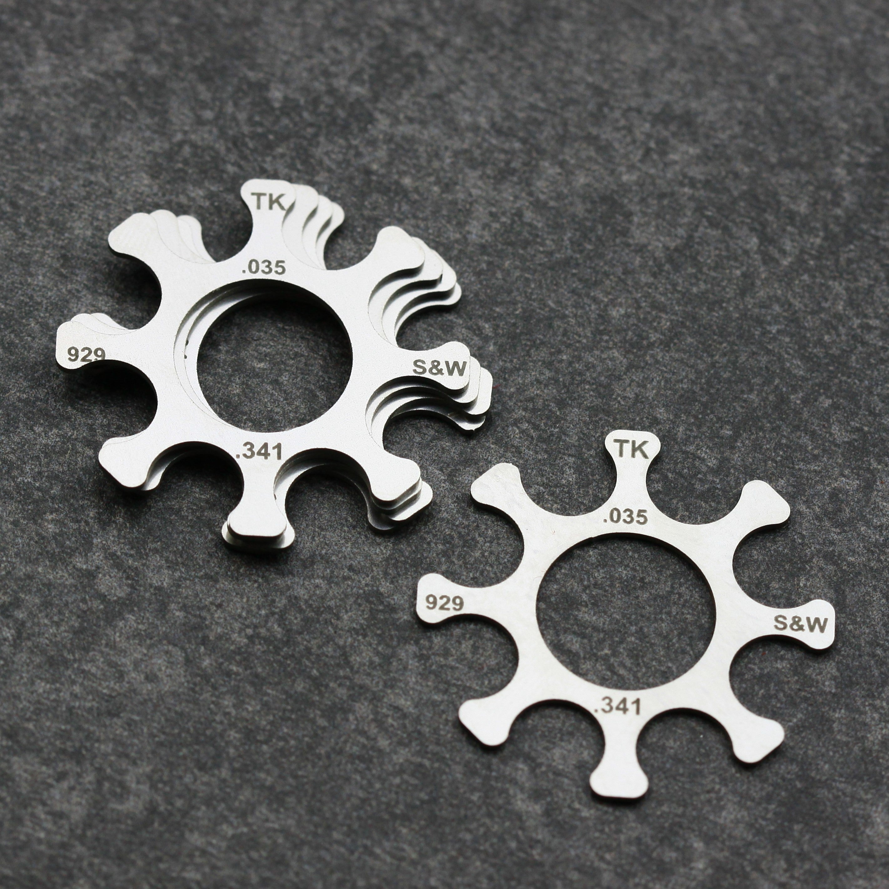 Smith & Wesson 327 WR 9mm Moon clips for Remington Brass